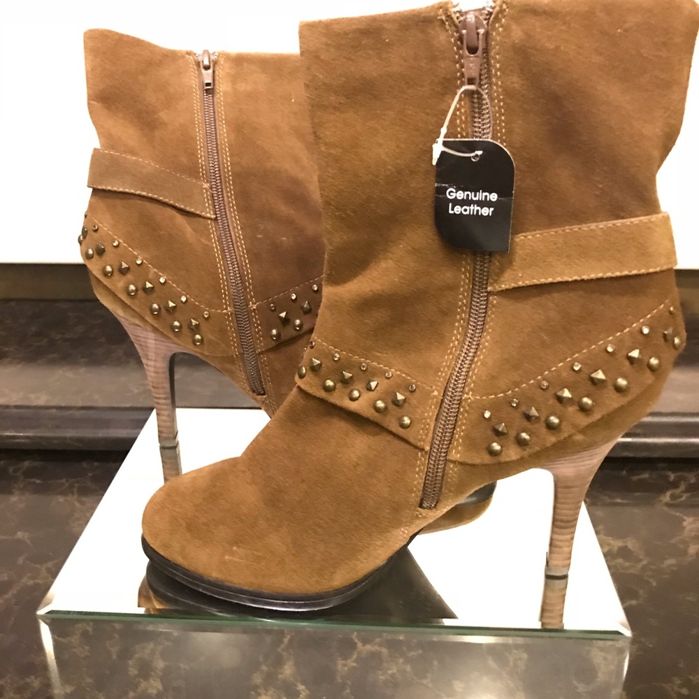 Suede boots with beautiful studding